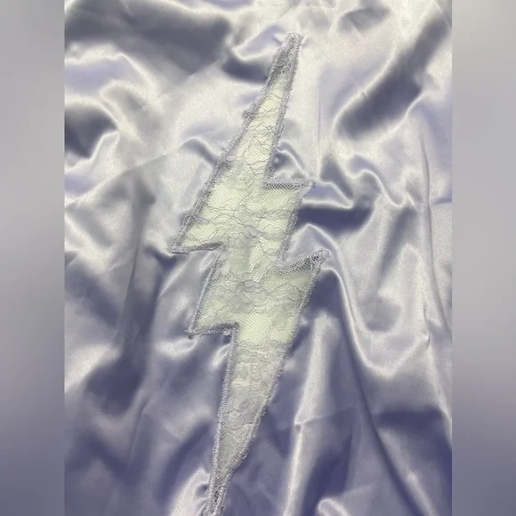 NWT Savage X Fenty Lavender Purple Satin Robe with Lace Lightening Bolt 2x/3x - Picture 3 of 11